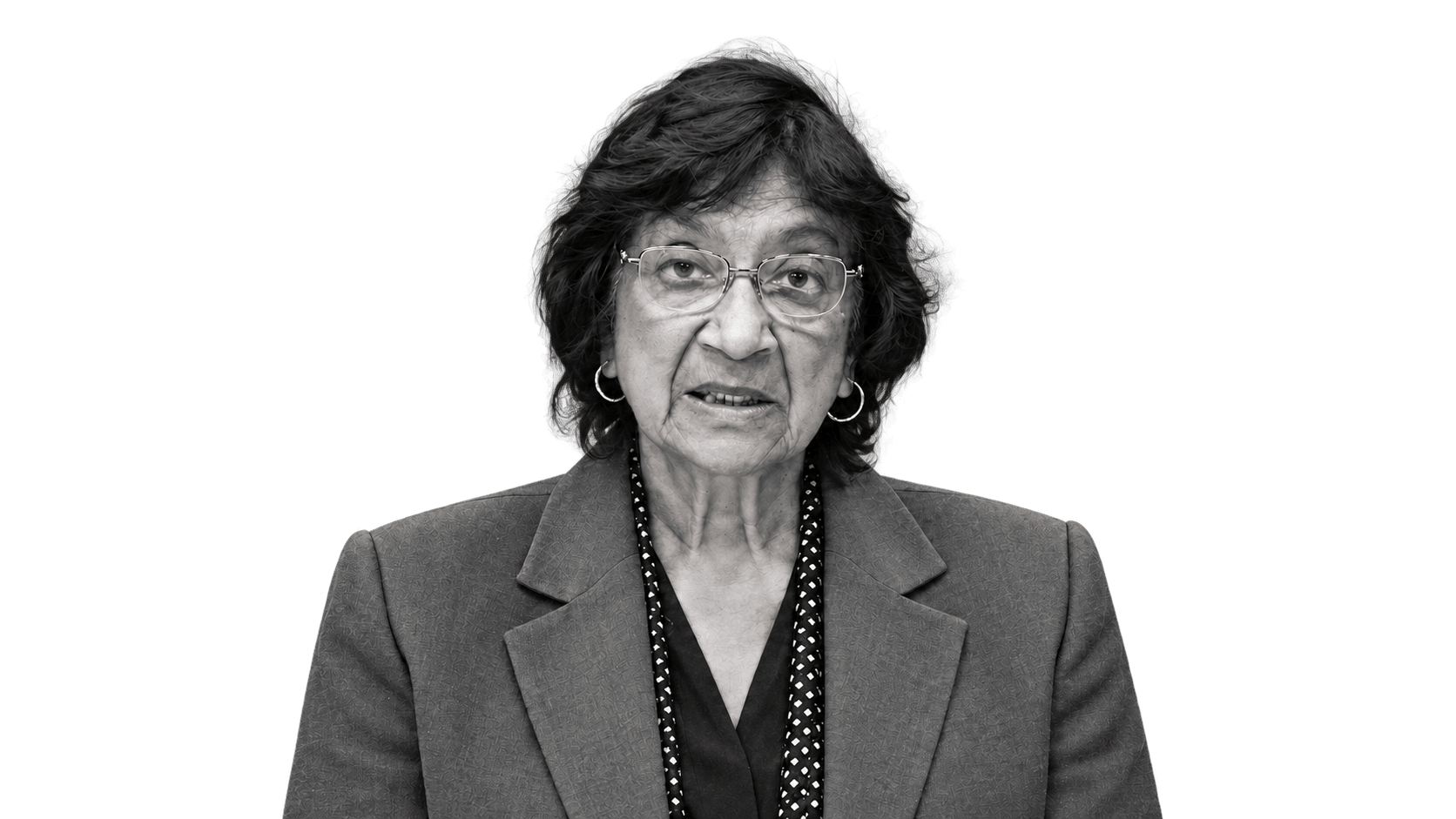 Retrato ilustrativo de Navi Pillay en blanco y negro sobre un fondo geométrico azul de La Suma